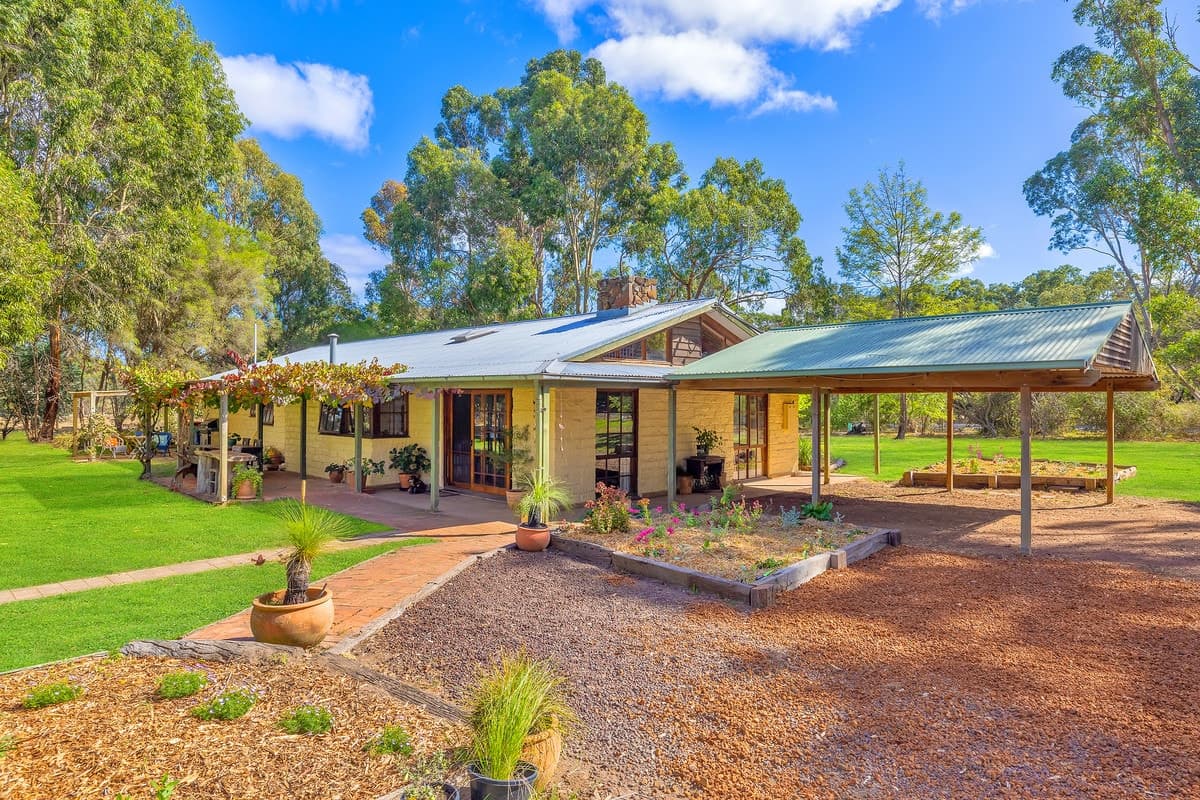 4 J Addinsalls Road, Hamilton, VIC, Hamilton - Thumbnail 3