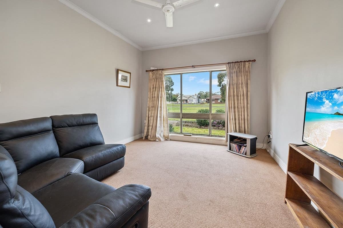 82 Watton Street, Penshurst, VIC, Penshurst - Thumbnail 2