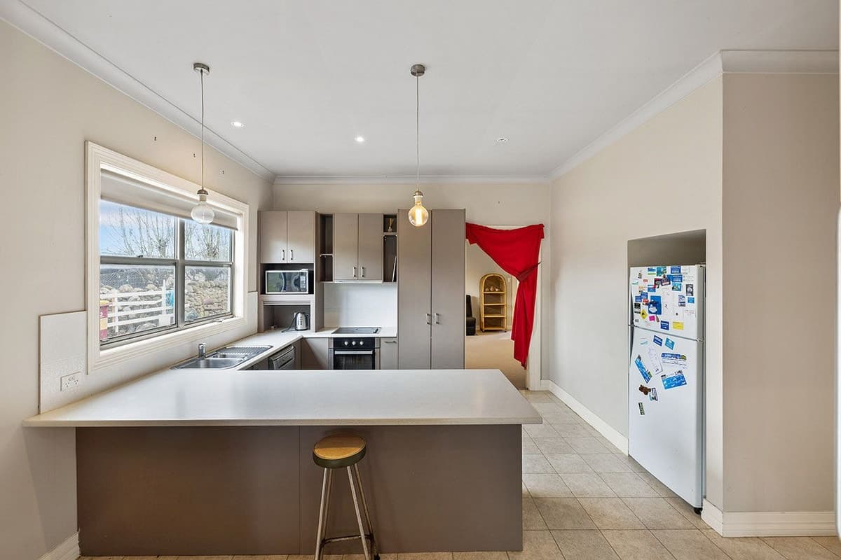 82 Watton Street, Penshurst, VIC, Penshurst - Thumbnail 4