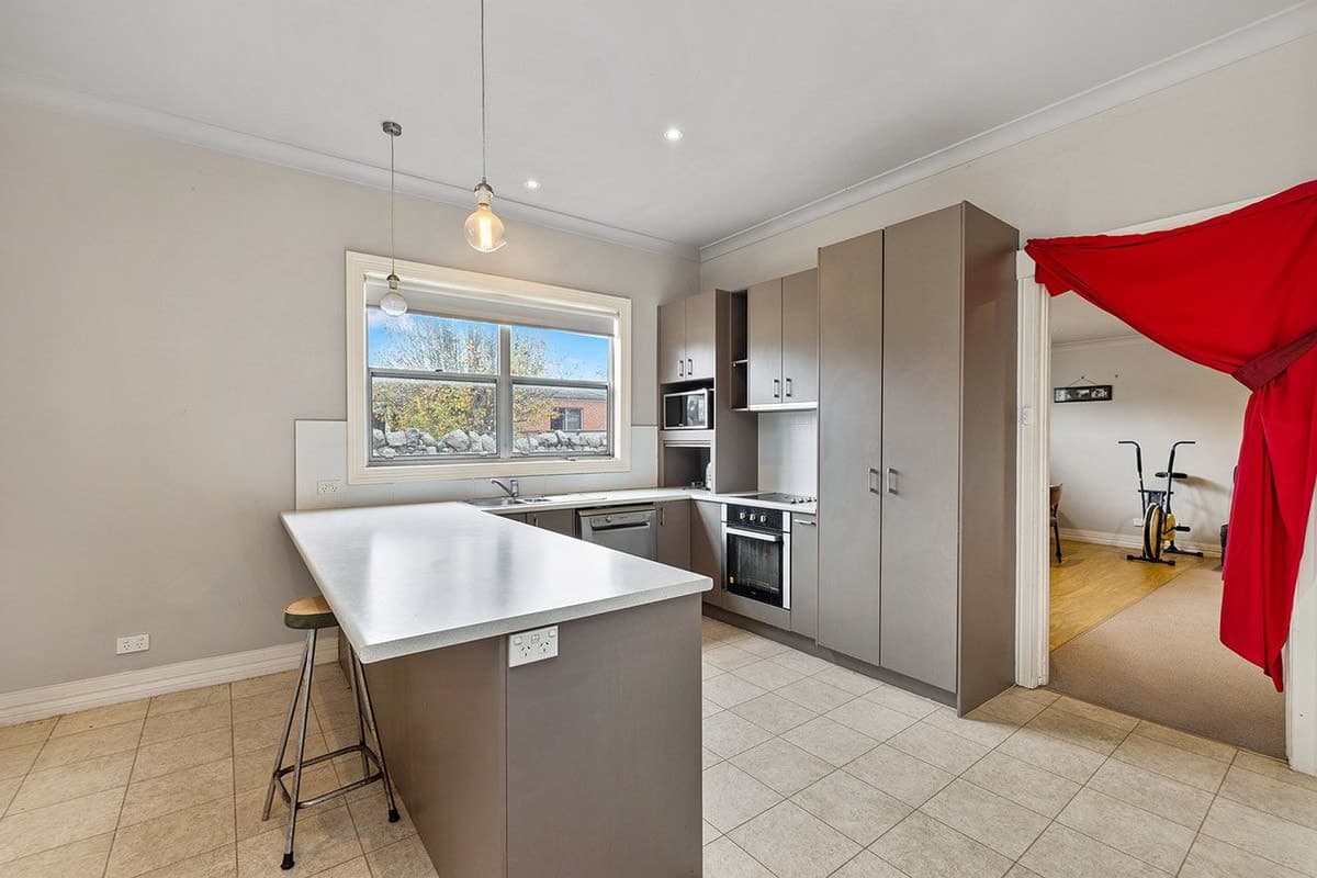 82 Watton Street, Penshurst, VIC, Penshurst - Thumbnail 5