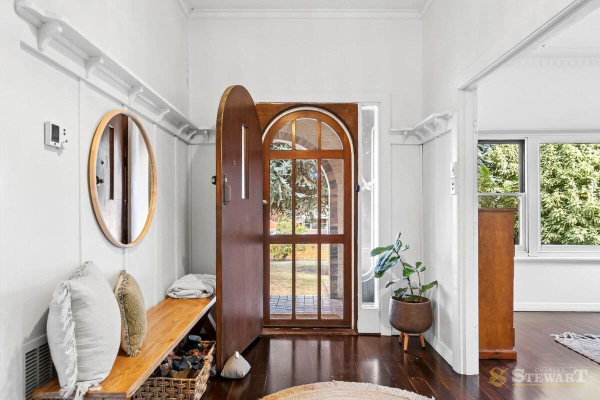 11 Ligar Street, Colac, VIC, Colac - Thumbnail 2