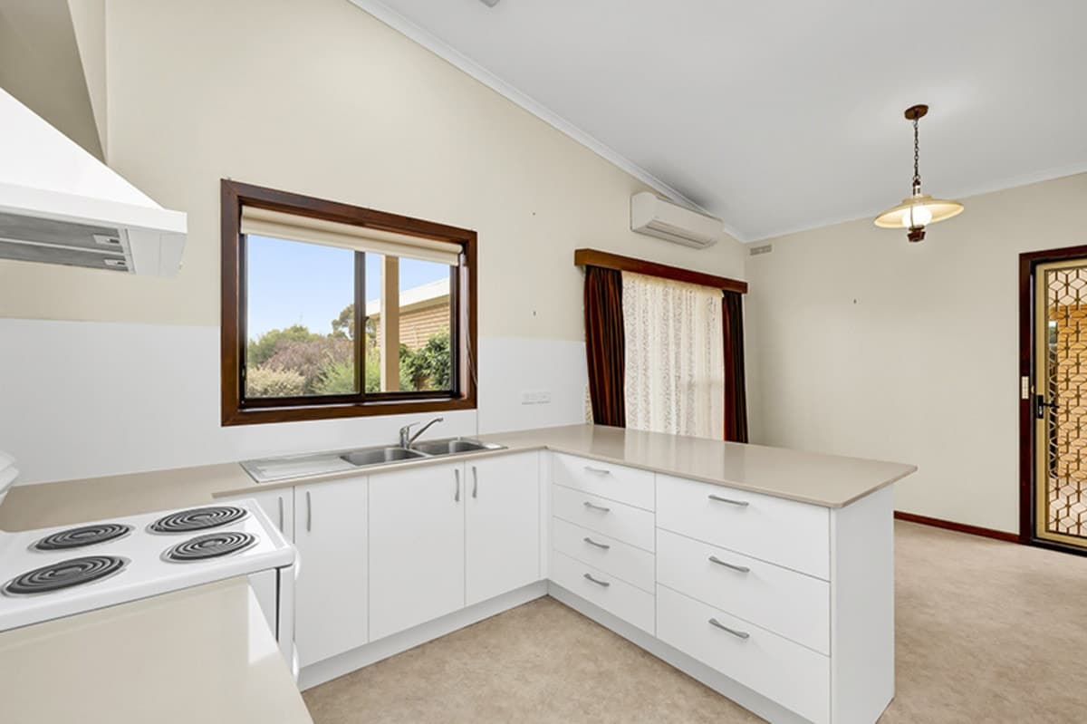 84 Cobb Street, Penshurst, VIC, Penshurst - Thumbnail 2