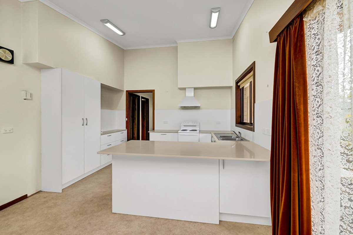 84 Cobb Street, Penshurst, VIC, Penshurst - Thumbnail 3