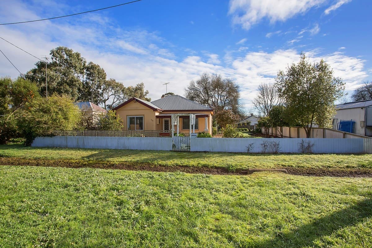 116 Bell Street, Penshurst, VIC, Penshurst - Thumbnail 2