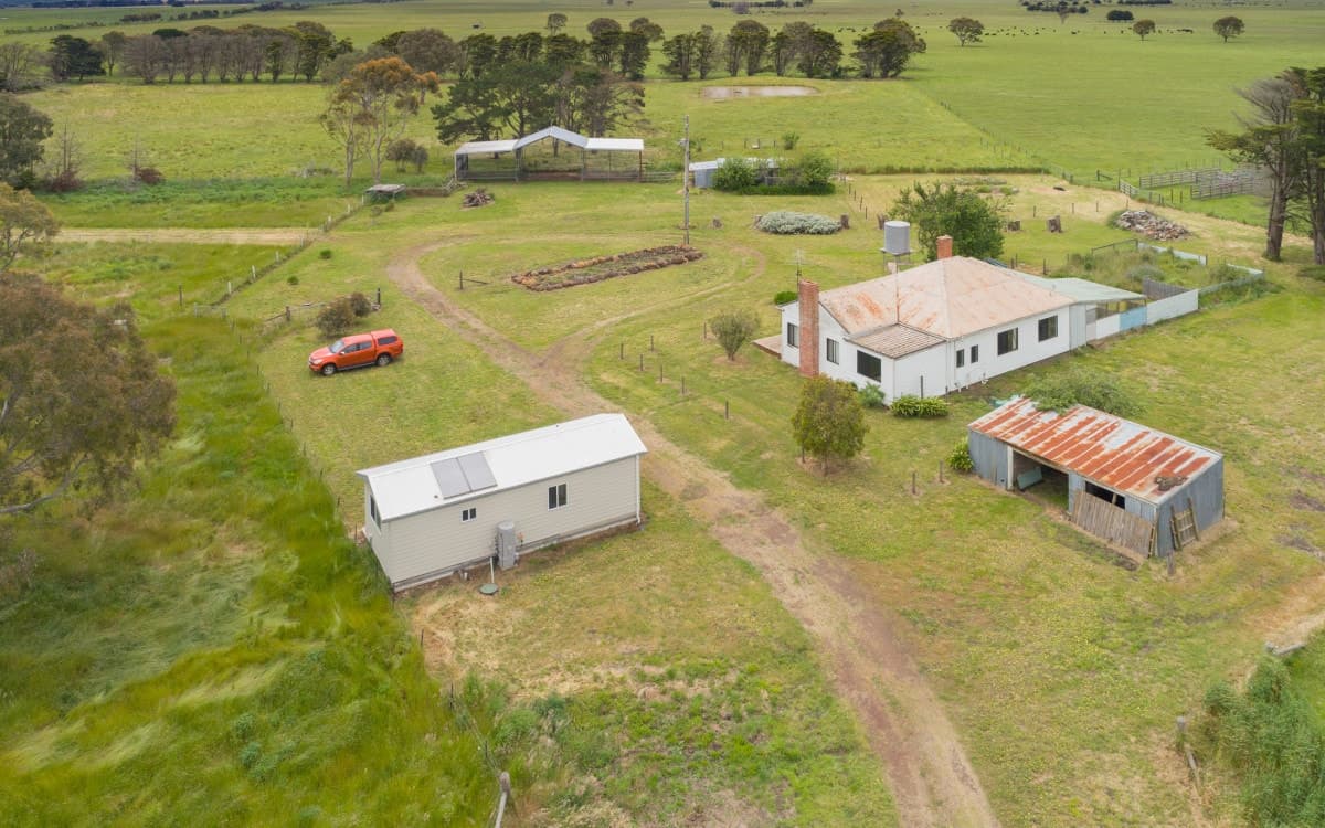 490 Hamilton Highway, Mortlake, VIC, Mortlake - Thumbnail 2