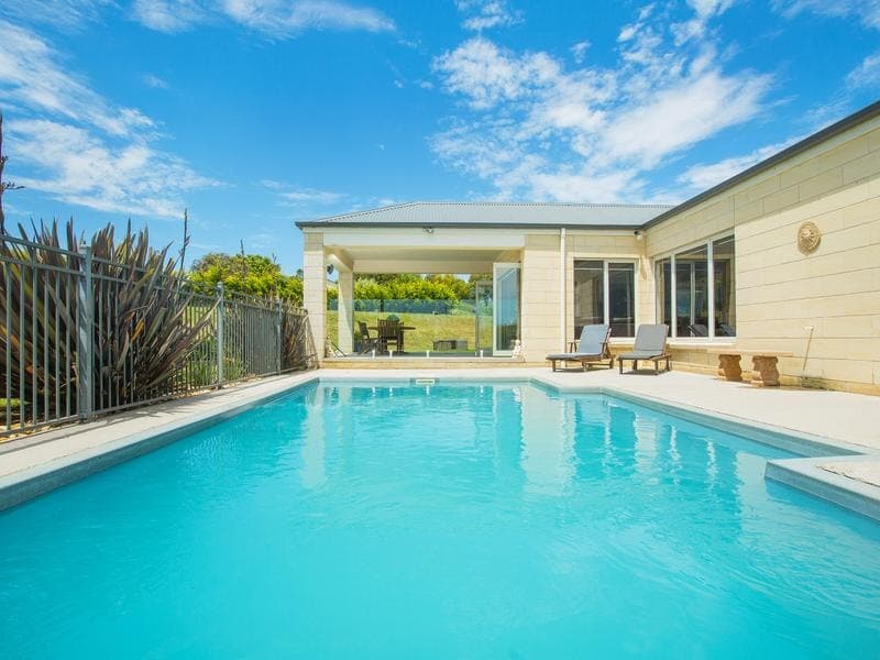 8 Hill Court, Woodford, VIC, Woodford - Thumbnail 2
