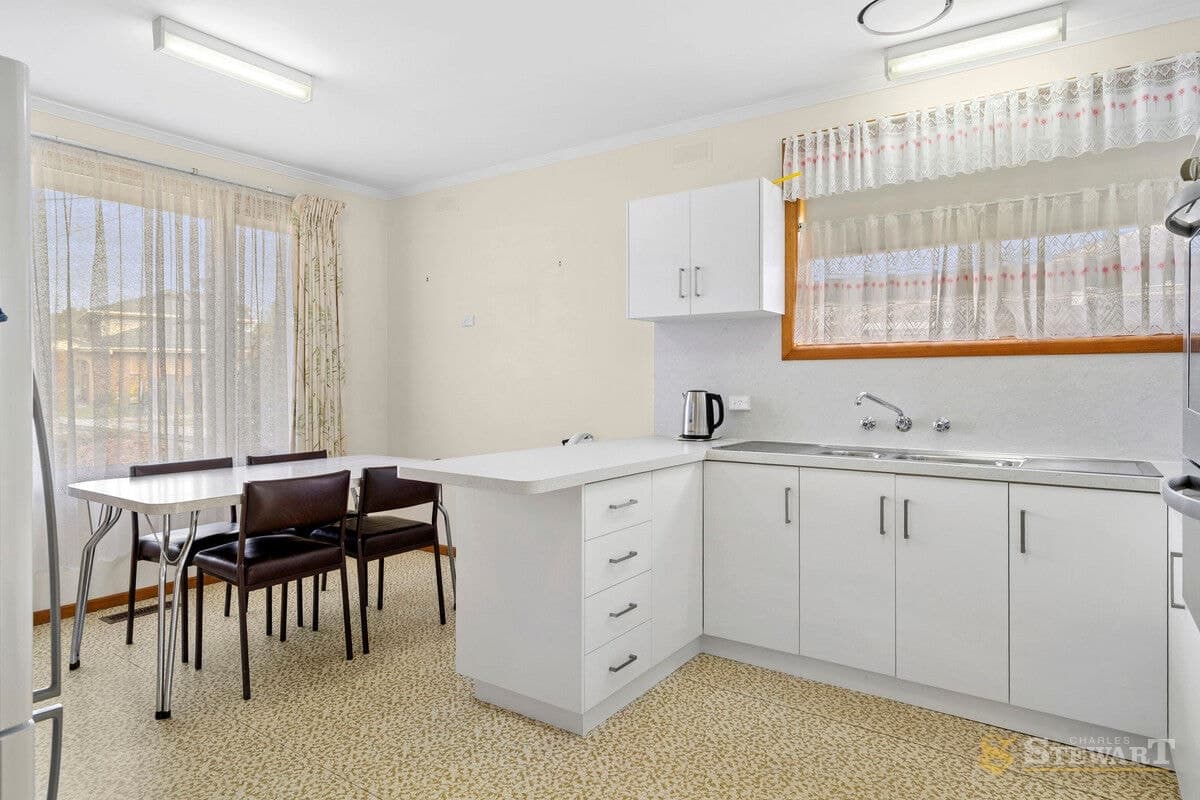 13 Toorak Crescent, Colac, VIC, Colac - Thumbnail 4