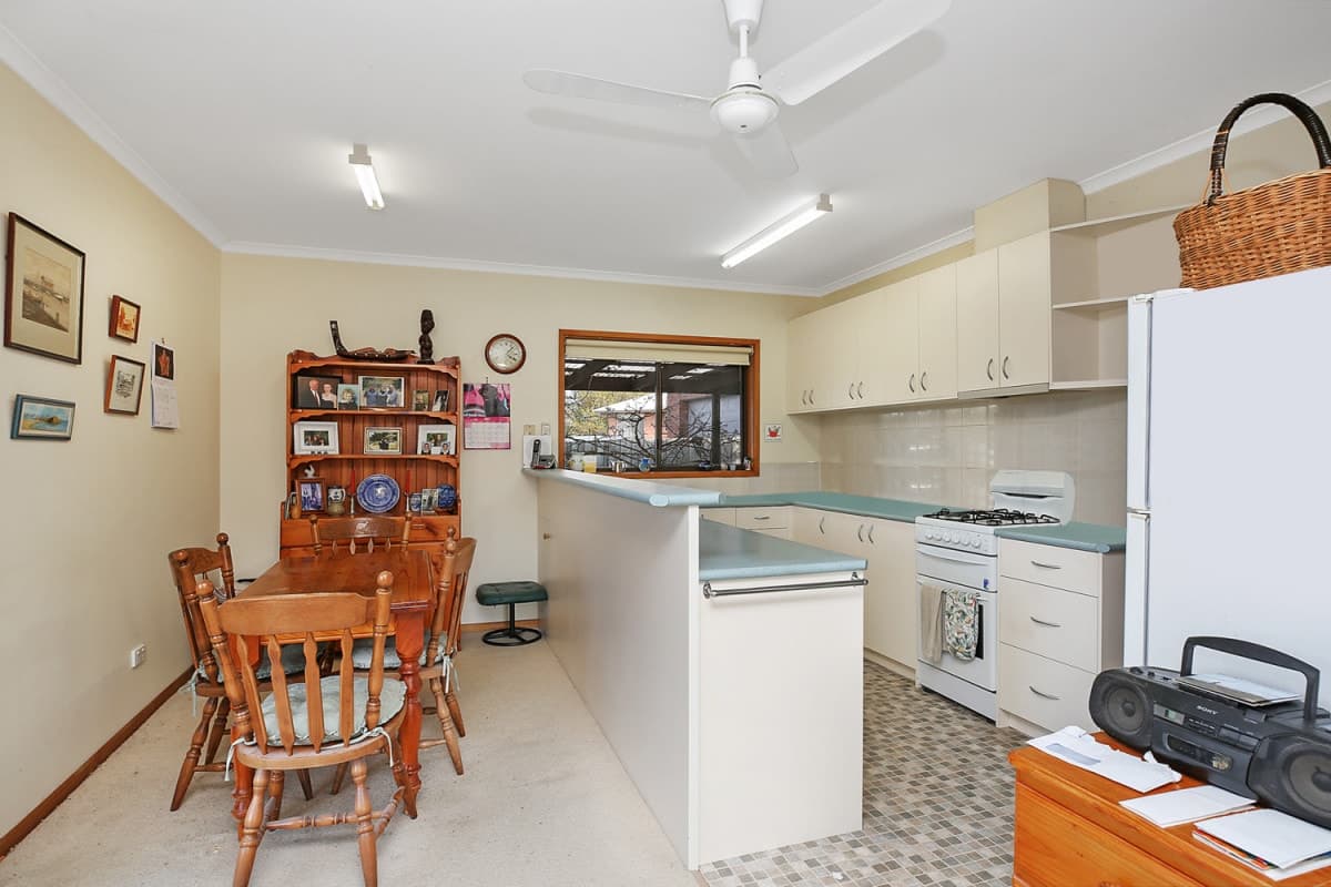 28 McDonald Drive, Winchelsea, VIC, Winchelsea - Thumbnail 2