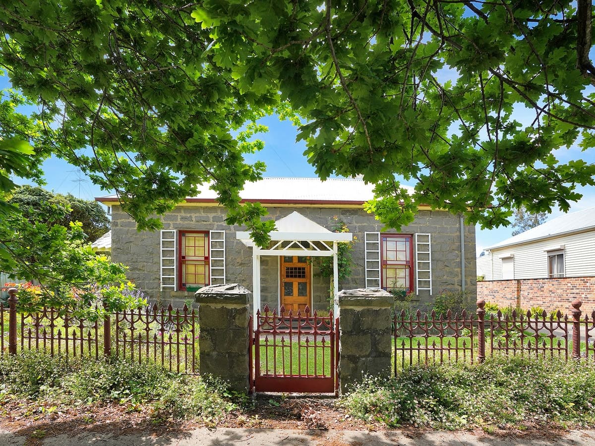 30 Burns Street, Hamilton, VIC, Hamilton - Image 1