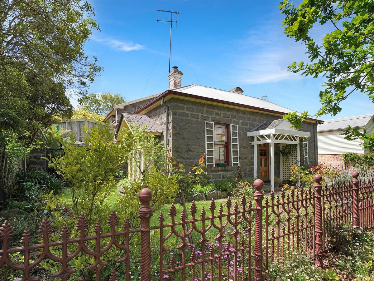 30 Burns Street, Hamilton, VIC, Hamilton - Thumbnail 3