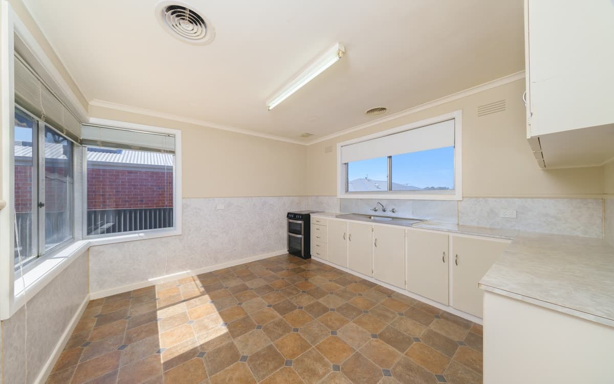 3 Stirling Street, Cobden, VIC, Cobden - Thumbnail 2