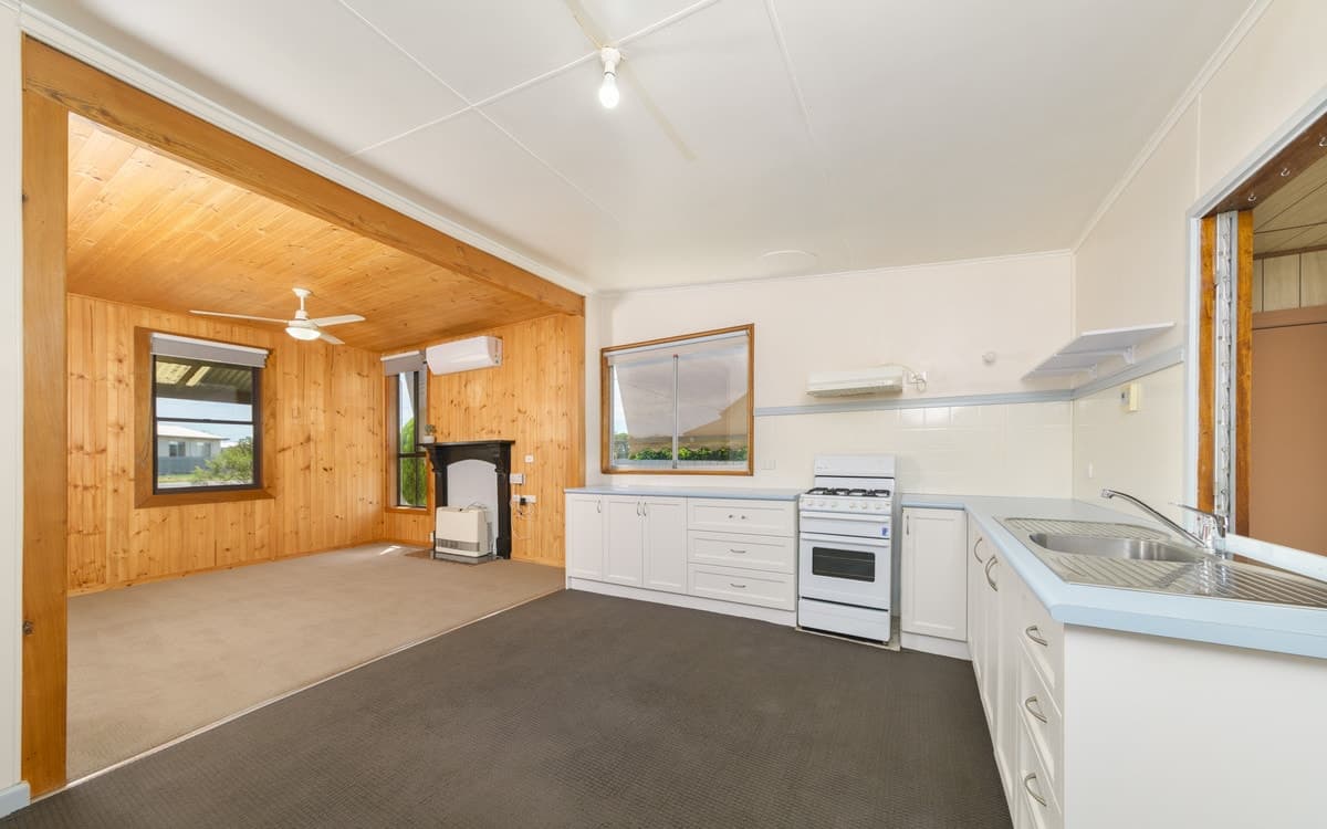 9 Stirling Street, Cobden, VIC, Cobden - Thumbnail 3