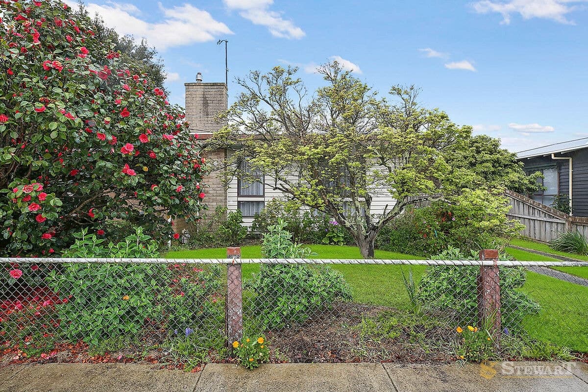 98 Armstrong Street, Colac, VIC, Colac - Thumbnail 2