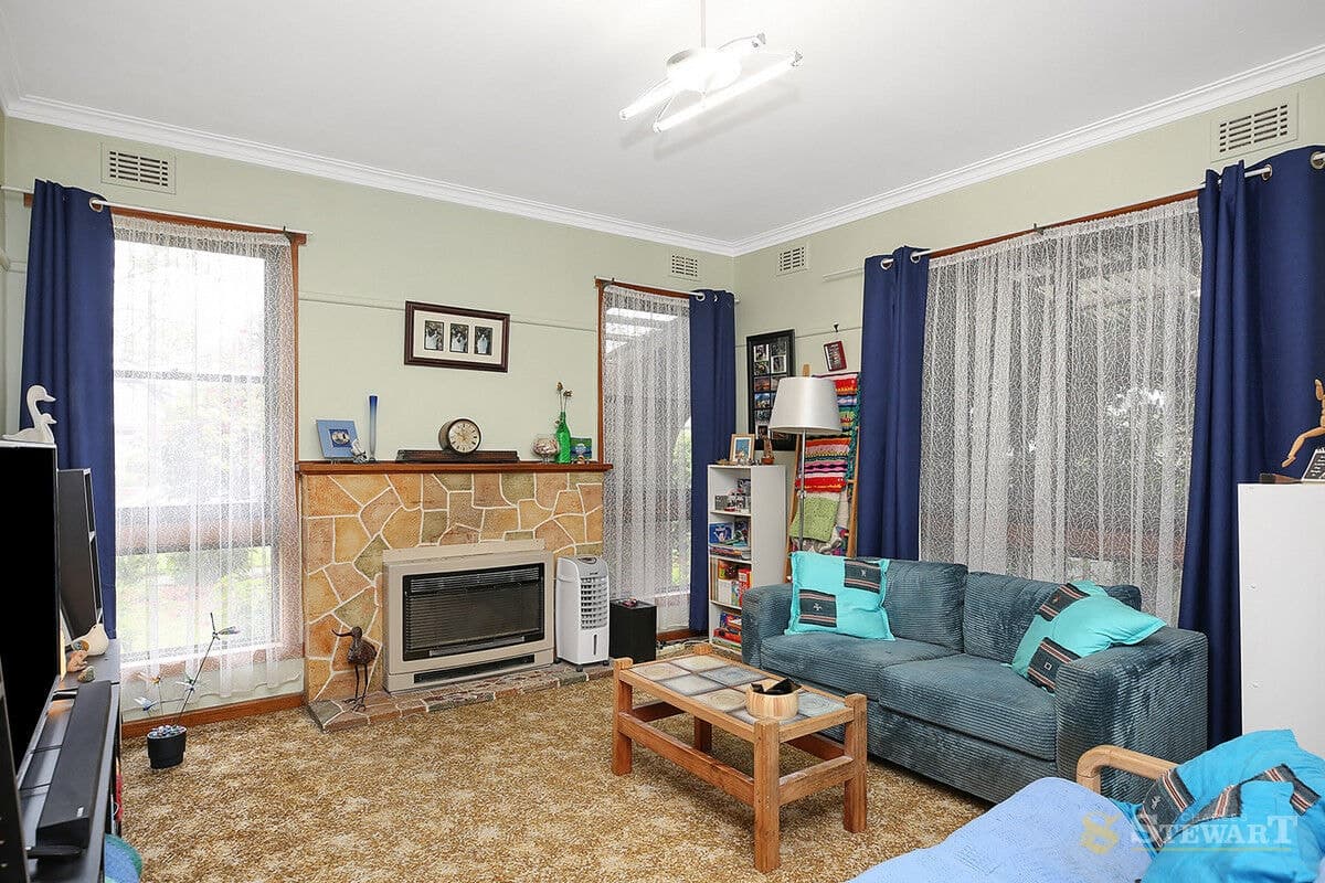 98 Armstrong Street, Colac, VIC, Colac - Thumbnail 4