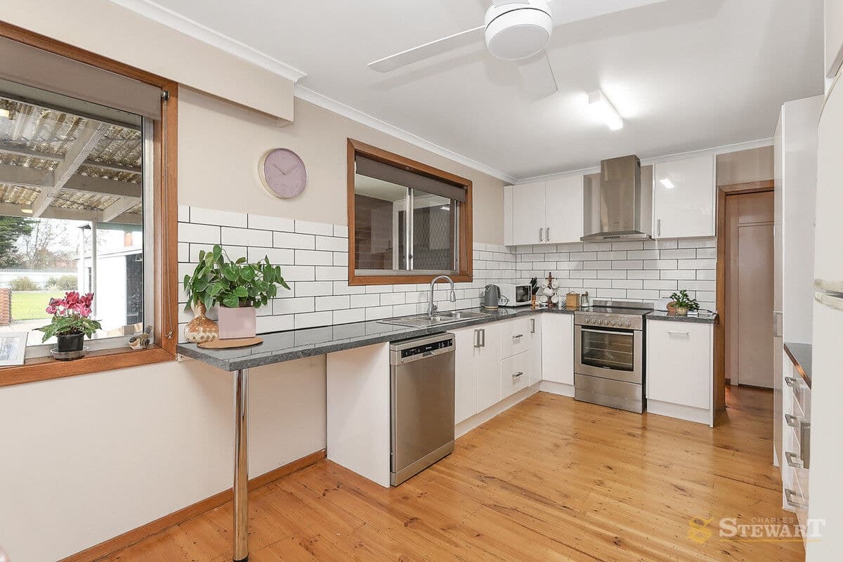 10 Fenwick Street, Colac, VIC, Colac - Thumbnail 2