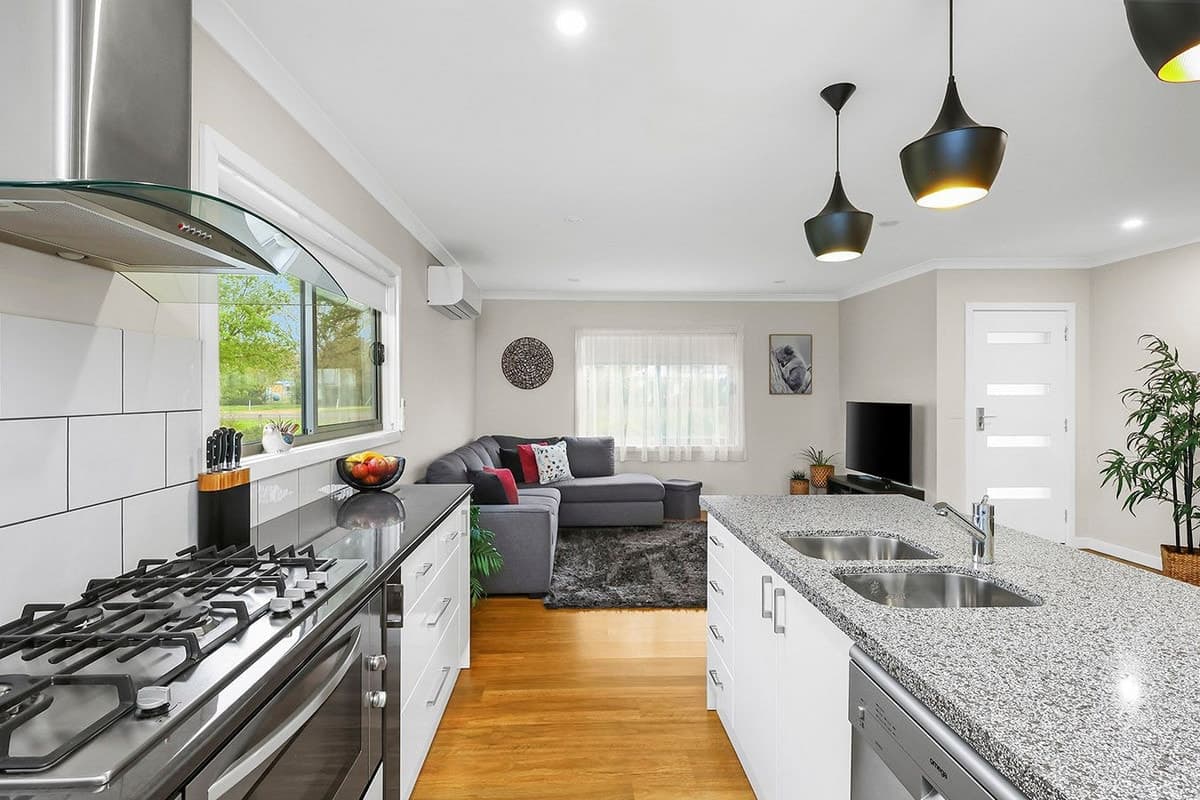 96 Chesswas Street, Penshurst, VIC, Penshurst - Thumbnail 2