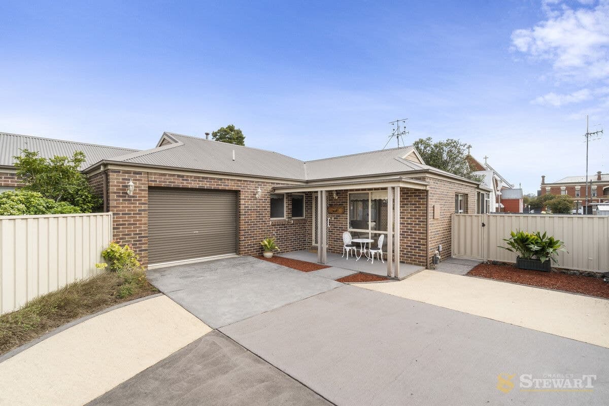 2/24 Parrott Street, Cobden, VIC, Cobden - Image 1