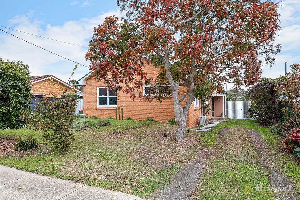 13 Woods Street, Colac, VIC, Colac - Thumbnail 2