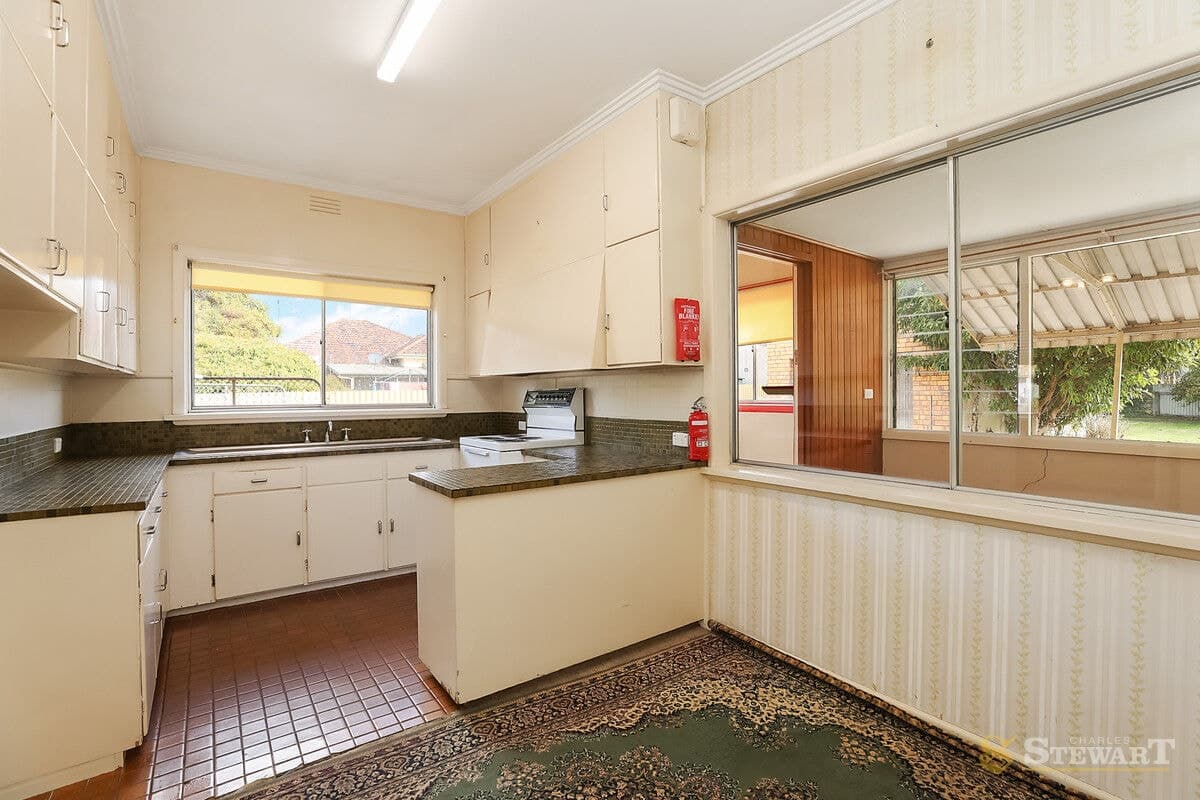 43 Armstrong Street, Colac, VIC, Colac - Thumbnail 2