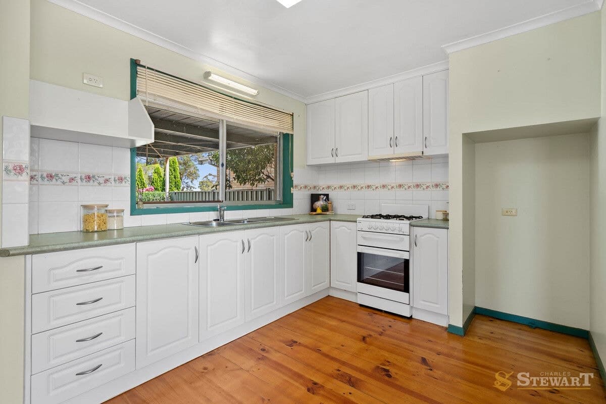 96 Sinclair Street South, Colac, VIC, Colac - Thumbnail 2