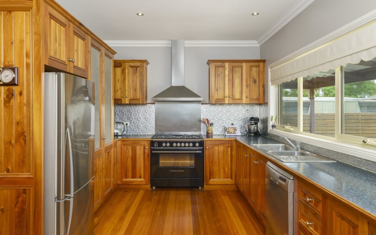 19 Blandford Street, Cobden, VIC, Cobden - Thumbnail 2
