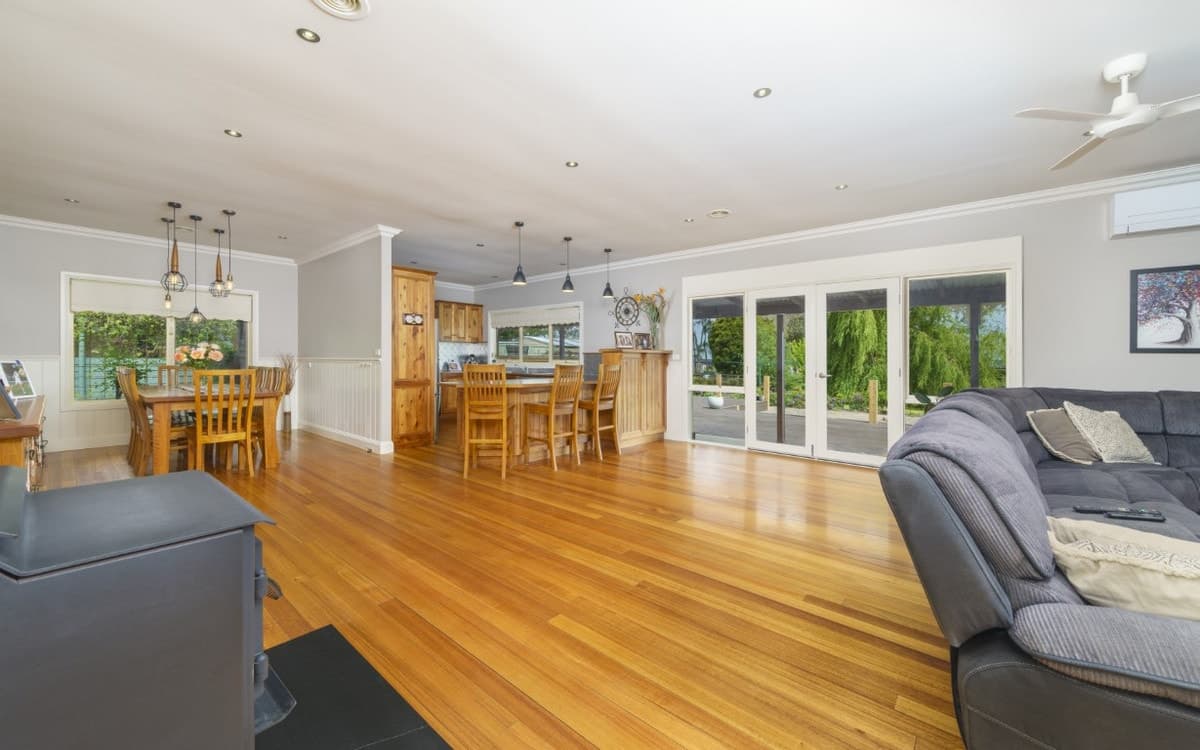 19 Blandford Street, Cobden, VIC, Cobden - Thumbnail 3
