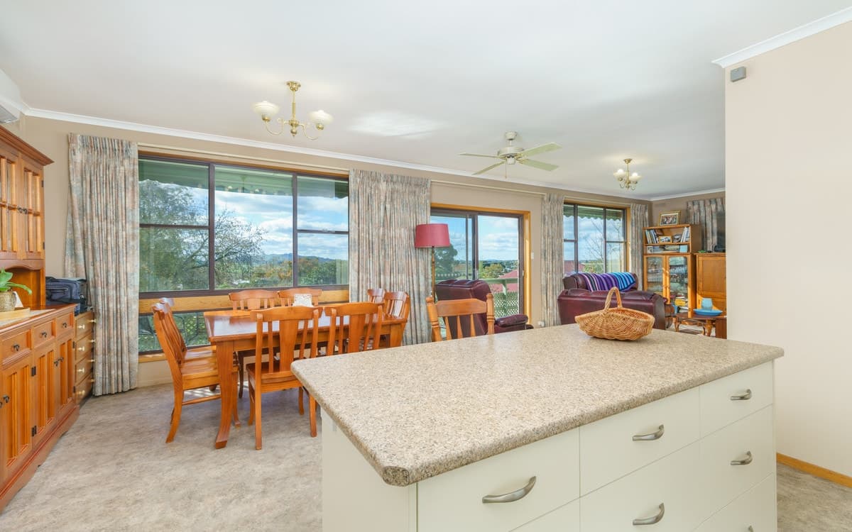 12 Bolivar Street, Terang, VIC, Terang - Thumbnail 2