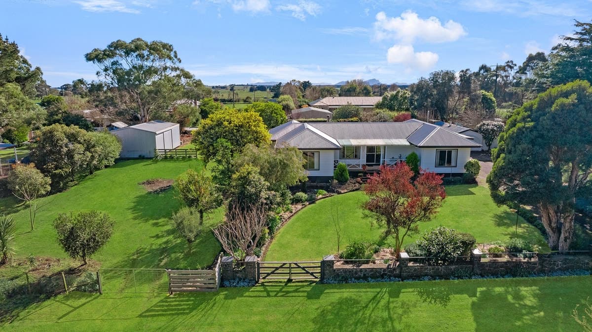 134 Watton Street, Penshurst, VIC, Penshurst - Thumbnail 2