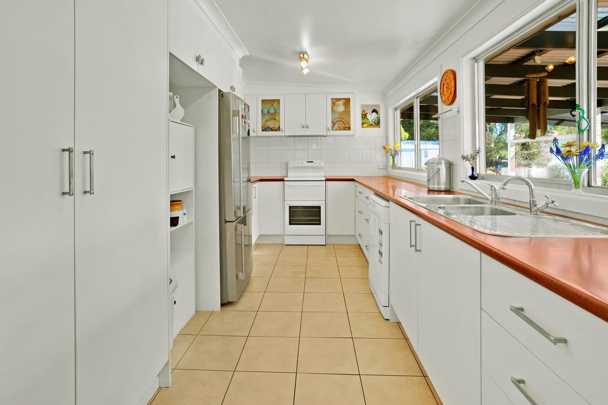 134 Watton Street, Penshurst, VIC, Penshurst - Thumbnail 5