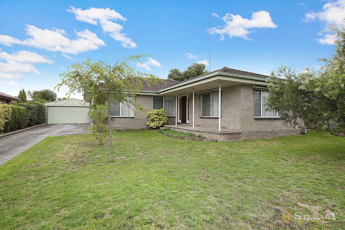 11 John Crescent, Colac, VIC, Colac - Thumbnail 2