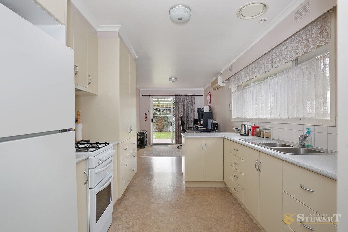 11 John Crescent, Colac, VIC, Colac - Thumbnail 3