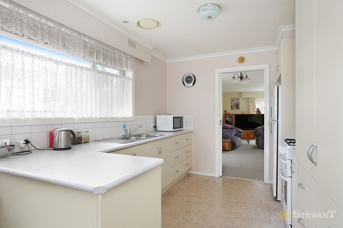 11 John Crescent, Colac, VIC, Colac - Thumbnail 4