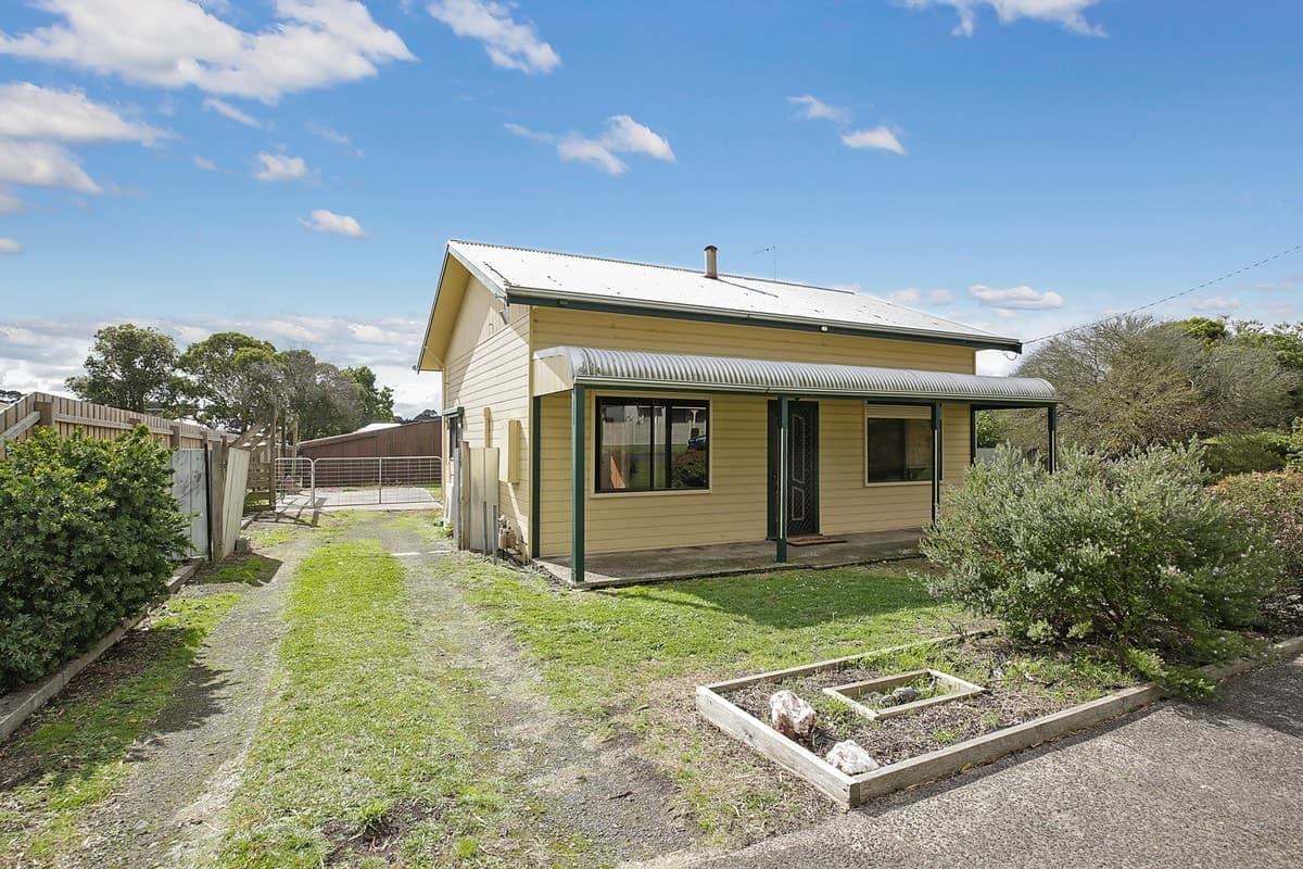 70 Parrott Street, Cobden, VIC, Cobden - Thumbnail 2