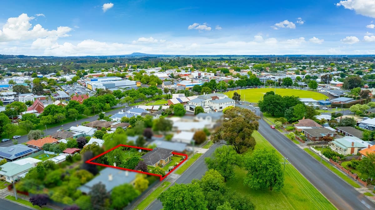 16 Chaucer Street, Hamilton, VIC, Hamilton - Thumbnail 2