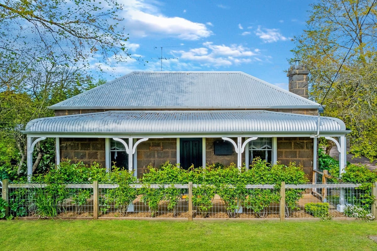 3 Hamilton Highway, Penshurst, VIC, Penshurst - Thumbnail 2