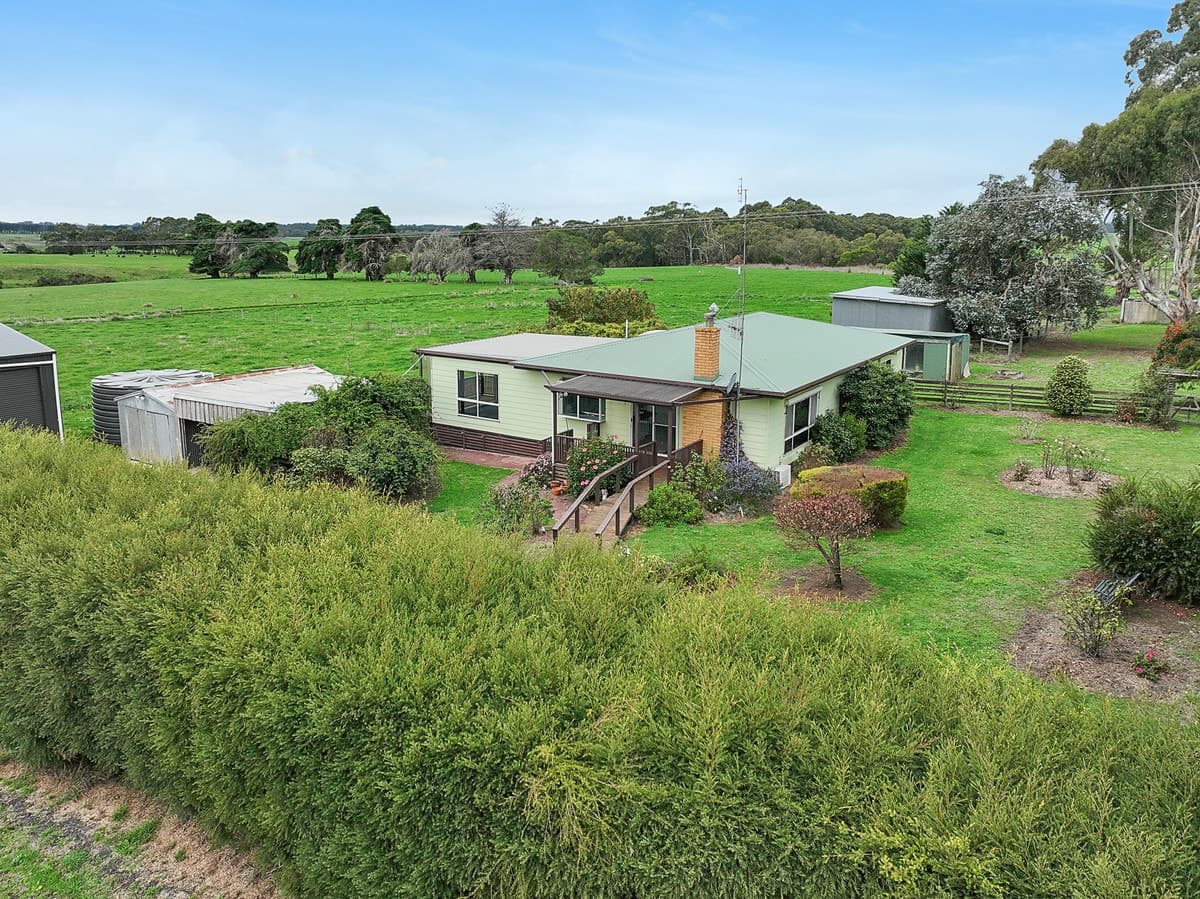 869 Bucks Road, Simpson, VIC, Simpson - Thumbnail 2
