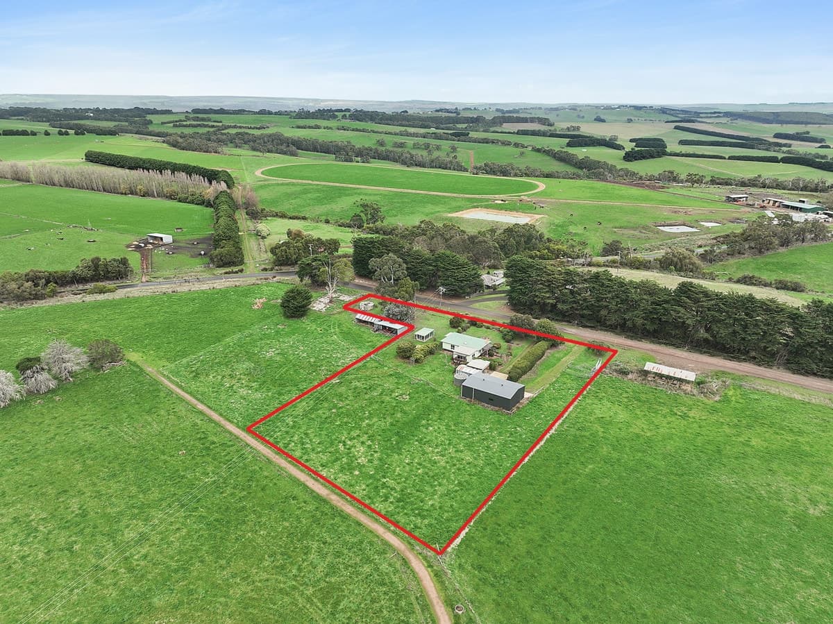 869 Bucks Road, Simpson, VIC, Simpson - Thumbnail 3