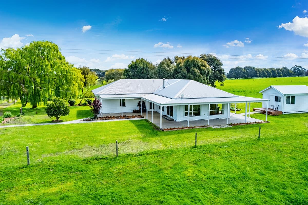 63 Kellys Road, Panmure, VIC, Panmure - Image 1