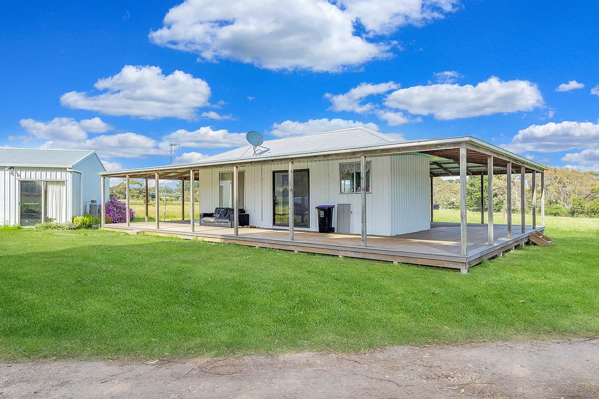 15 Heathmarsh Road, Panmure, VIC, Panmure - Thumbnail 2