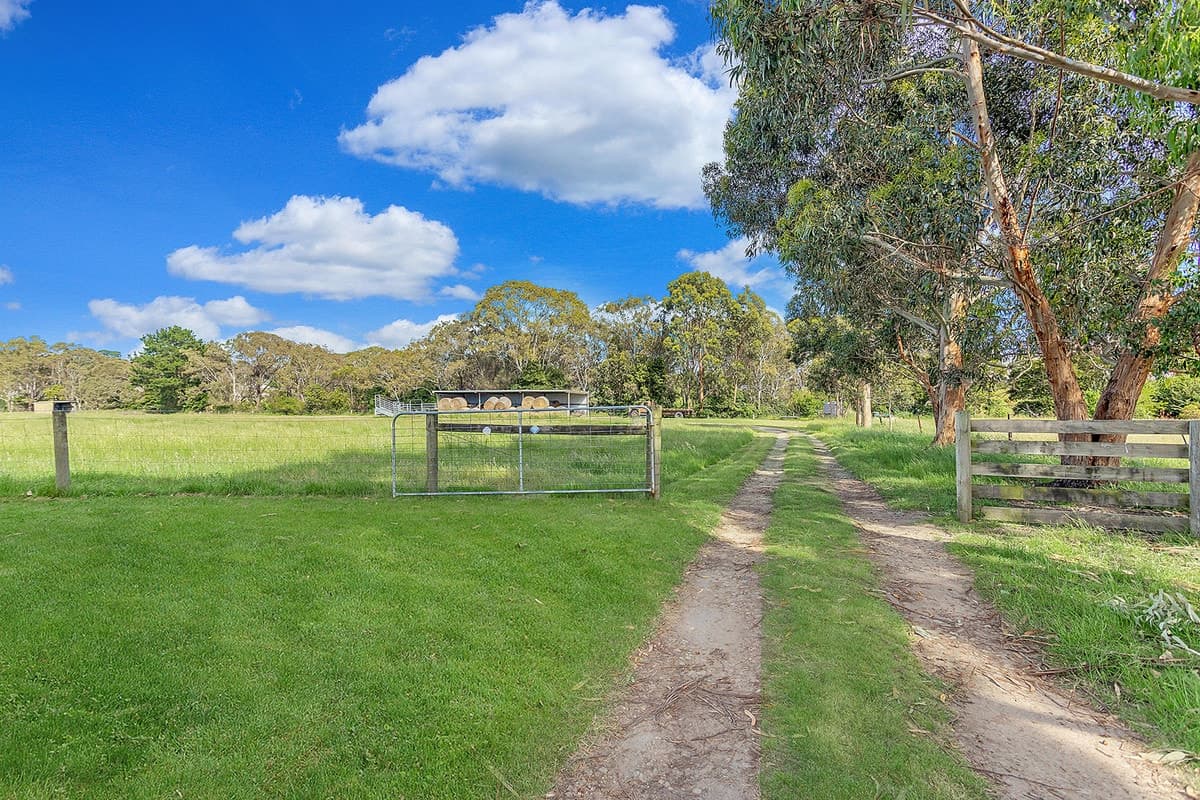 15 Heathmarsh Road, Panmure, VIC, Panmure - Thumbnail 4