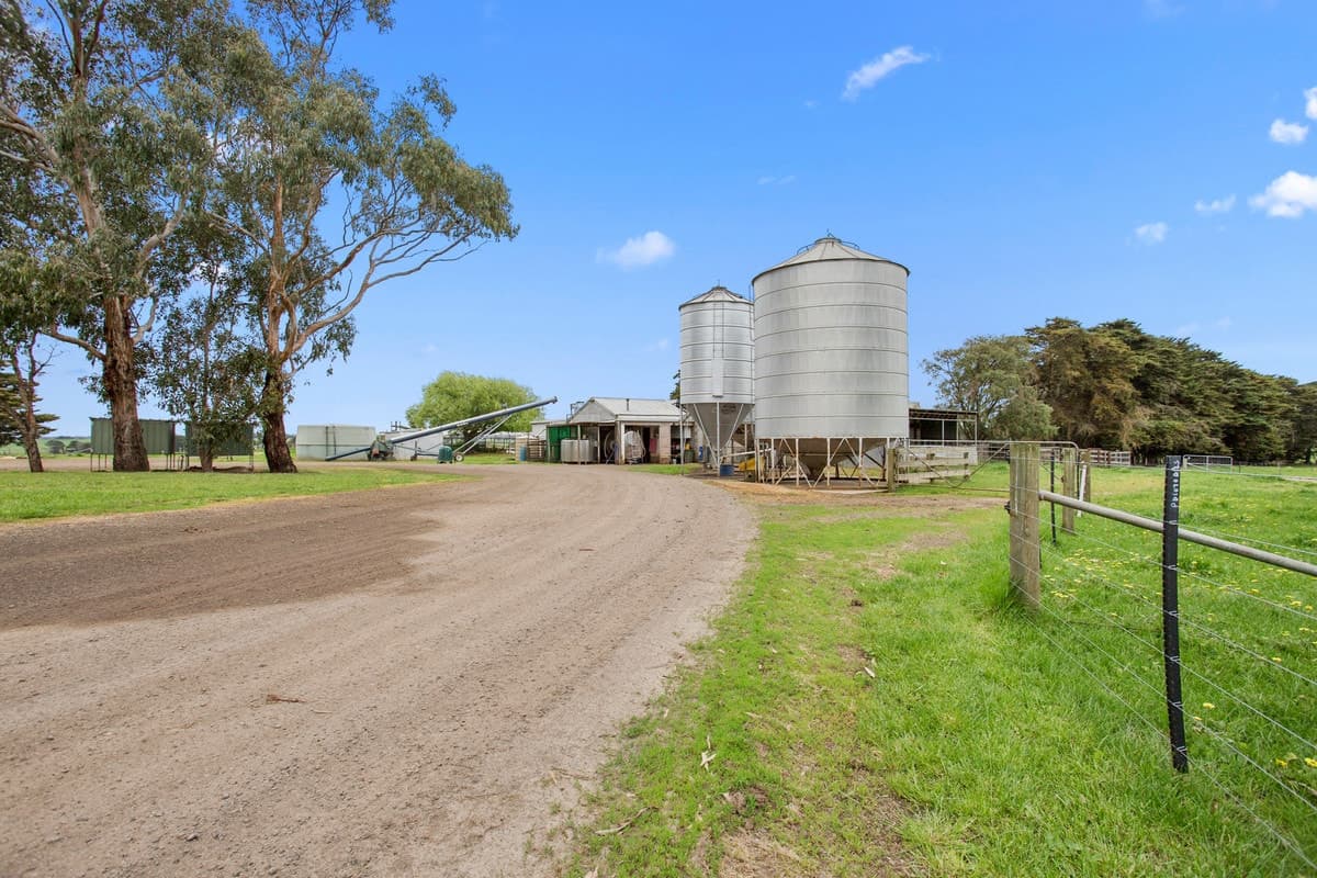 320 Glengleeson West Road, Macarthur, VIC, Macarthur - Thumbnail 2