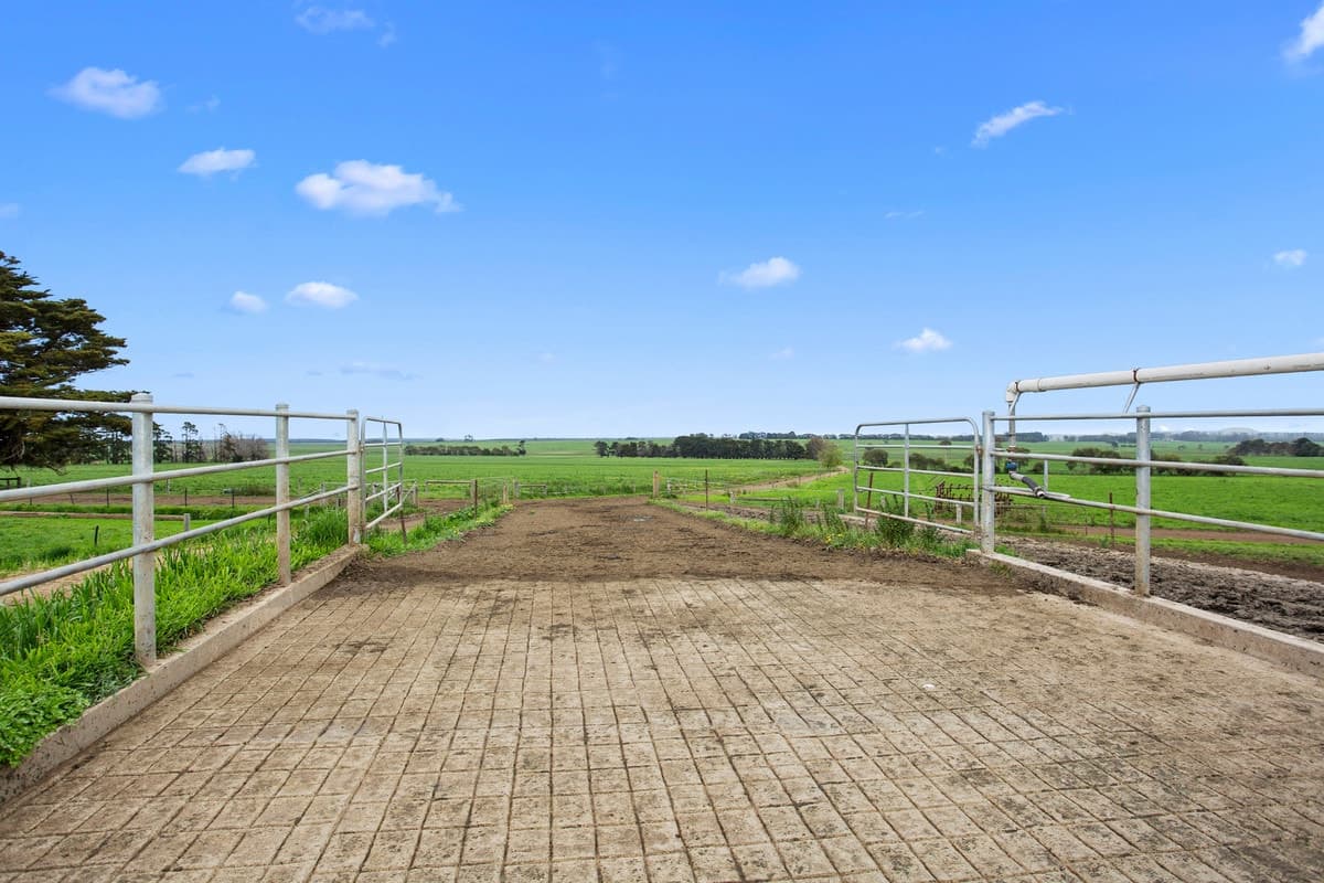 320 Glengleeson West Road, Macarthur, VIC, Macarthur - Thumbnail 8