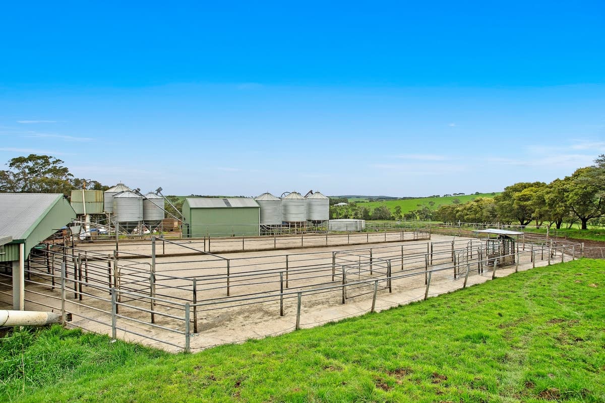 660 Bucks Road, Simpson, VIC, Simpson - Thumbnail 4