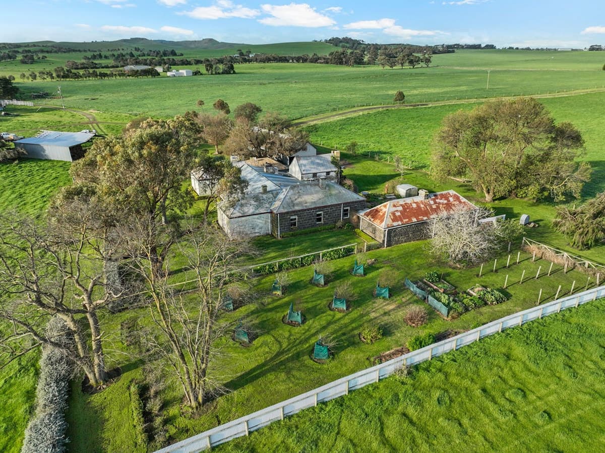 845 Nalangil Road, Corunnun, VIC, Corunnun - Thumbnail 4