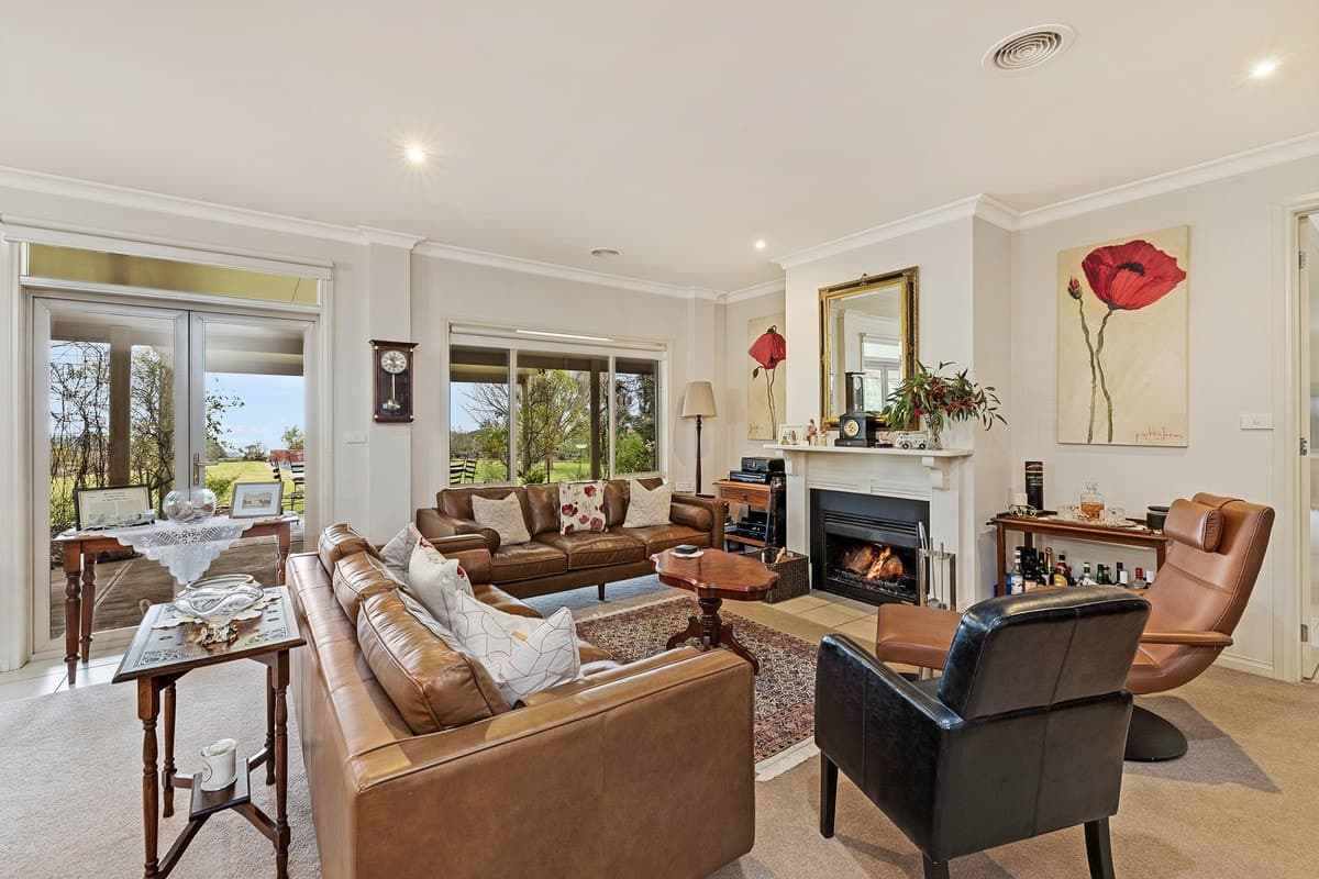 215 Lineens Road, Corunnun, VIC, Corunnun - Thumbnail 3