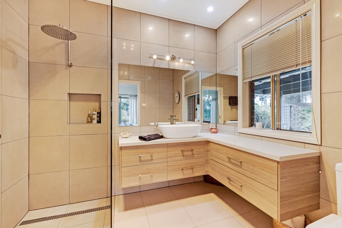 215 Lineens Road, Corunnun, VIC, Corunnun - Thumbnail 4