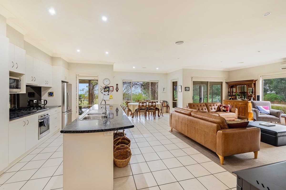 215 Lineens Road, Corunnun, VIC, Corunnun - Thumbnail 6