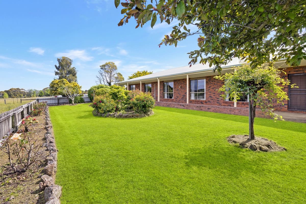 48 Cemetery Road, Cobden, VIC, Cobden - Thumbnail 2