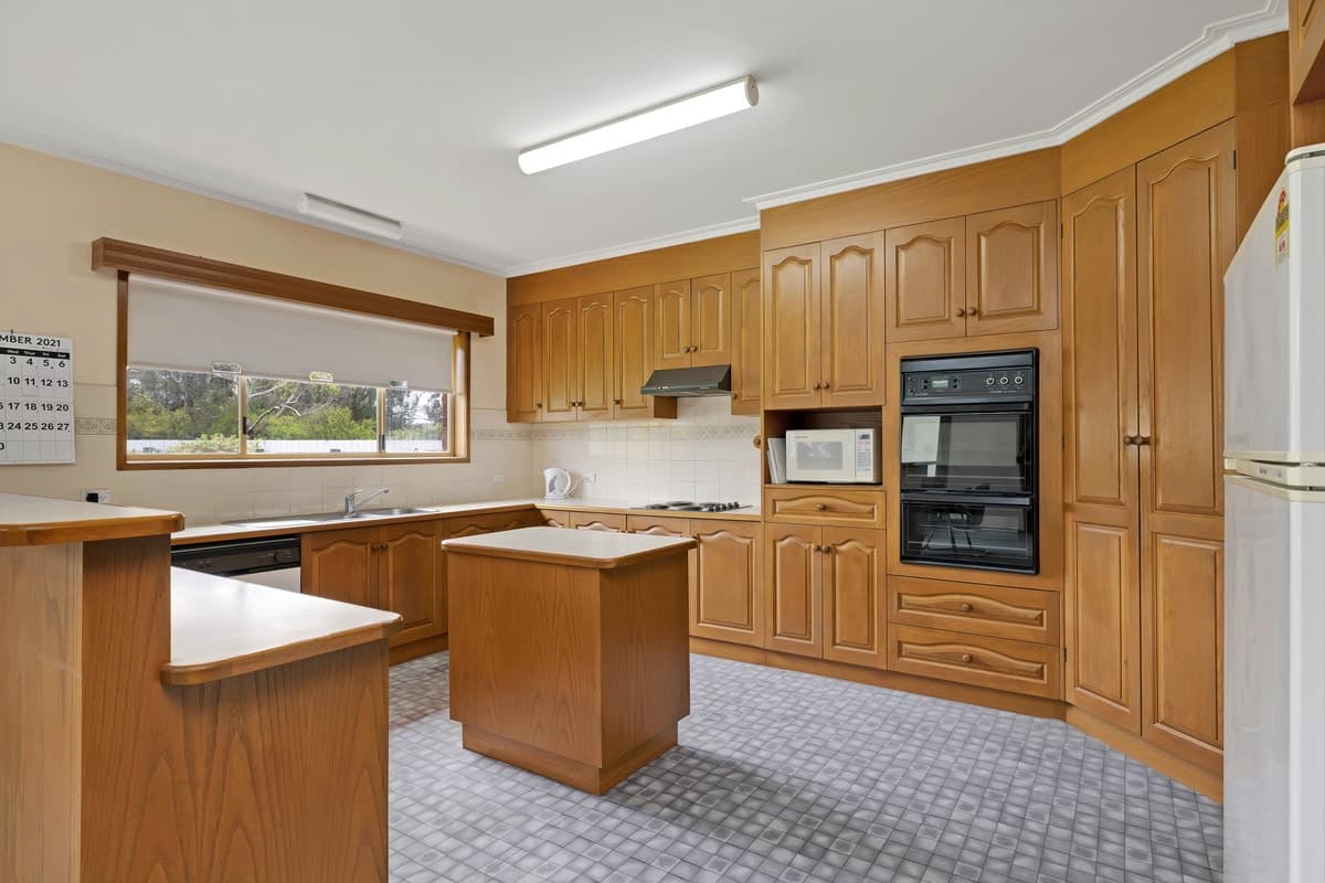 48 Cemetery Road, Cobden, VIC, Cobden - Thumbnail 5