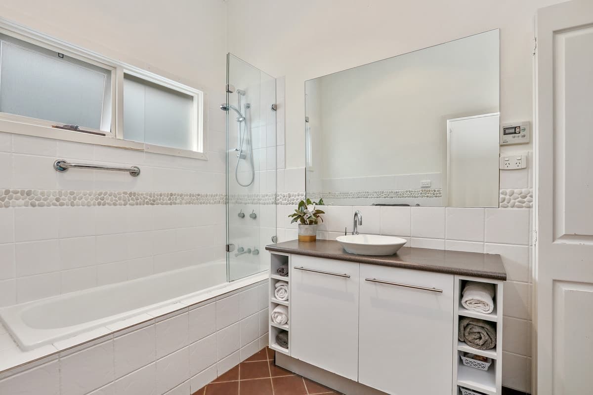 22 Collins Street, Geelong West, Geelong West - Thumbnail 4